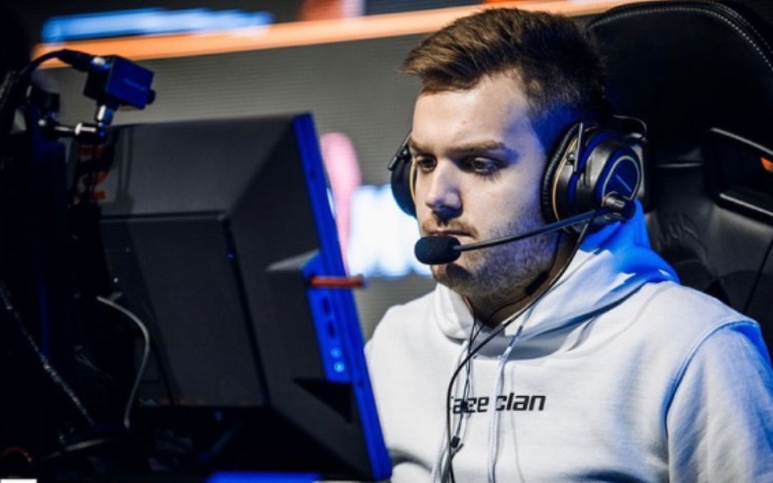 高跟+短裙就是好评！美女选手沫子晒照：再不拍我就老了~~